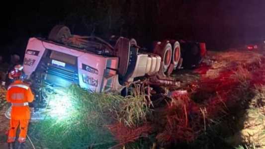 O motorista não resistiu e morreu no local