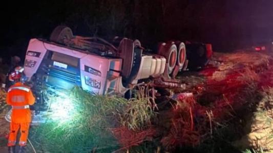 O motorista não resistiu e morreu no local