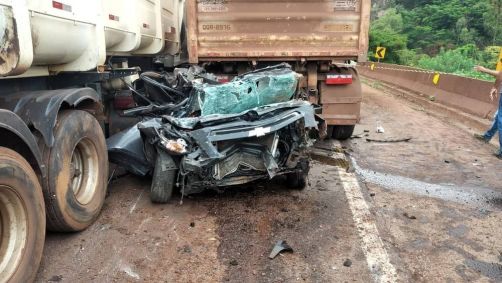 O motorista suspeito de provocar o acidente fugiu do local