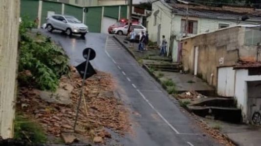 O muro de 4 metros de altura e 16 de comprimento desabou com a forte chuva que atingiu BH