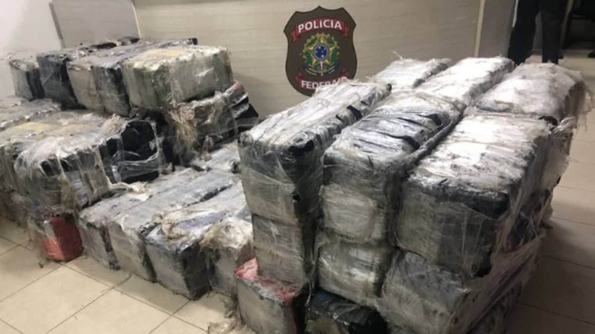 Marinha intercepta navio com quase 4 toneladas de cocaína