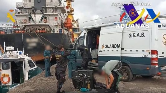 O navio que saiu do Porto de Santos, no Brasil, destino à Letónia teria declarado oficialmente 200 toneladas de carga de café