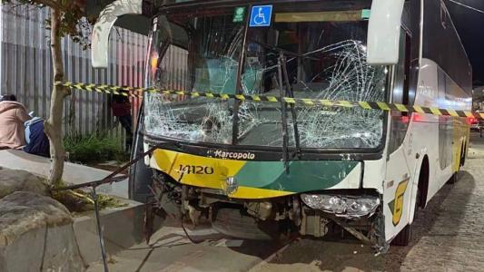 O ônibus que provocou o acidente vinha de Araçuaí, com destino a São José do Rio Preto, em São Paulo