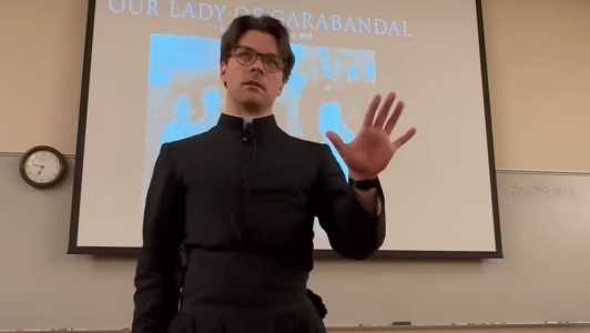 O padre Alex Crow foi expulso da igreja pelo Vaticano após o vazamento do escândalo