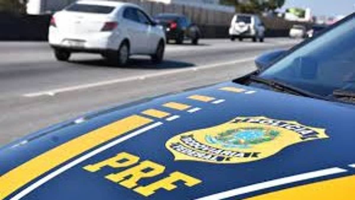 Criança de 3 anos é baleada dentro do carro da família na Baixada (RJ)