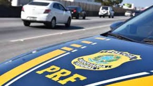 . O pai da menina, que dirigia o carro, disse que seguia para a cidade de Petrópolis