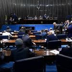 Senado aprova em 1º turno PEC que limita poderes do STF 