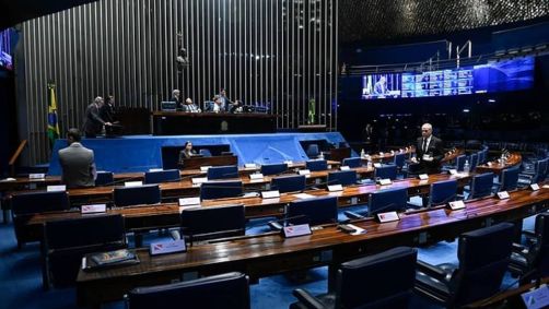 O plenário do Senado aprovou nesta terça-feira (28), em votação simbólica, o projeto de lei que altera as regras de aprovação e venda de agrotóxicos no país.