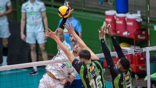 O ponteiro Rodriguinho em ataque na partida contra o América, nesta quarta-feira (11)
