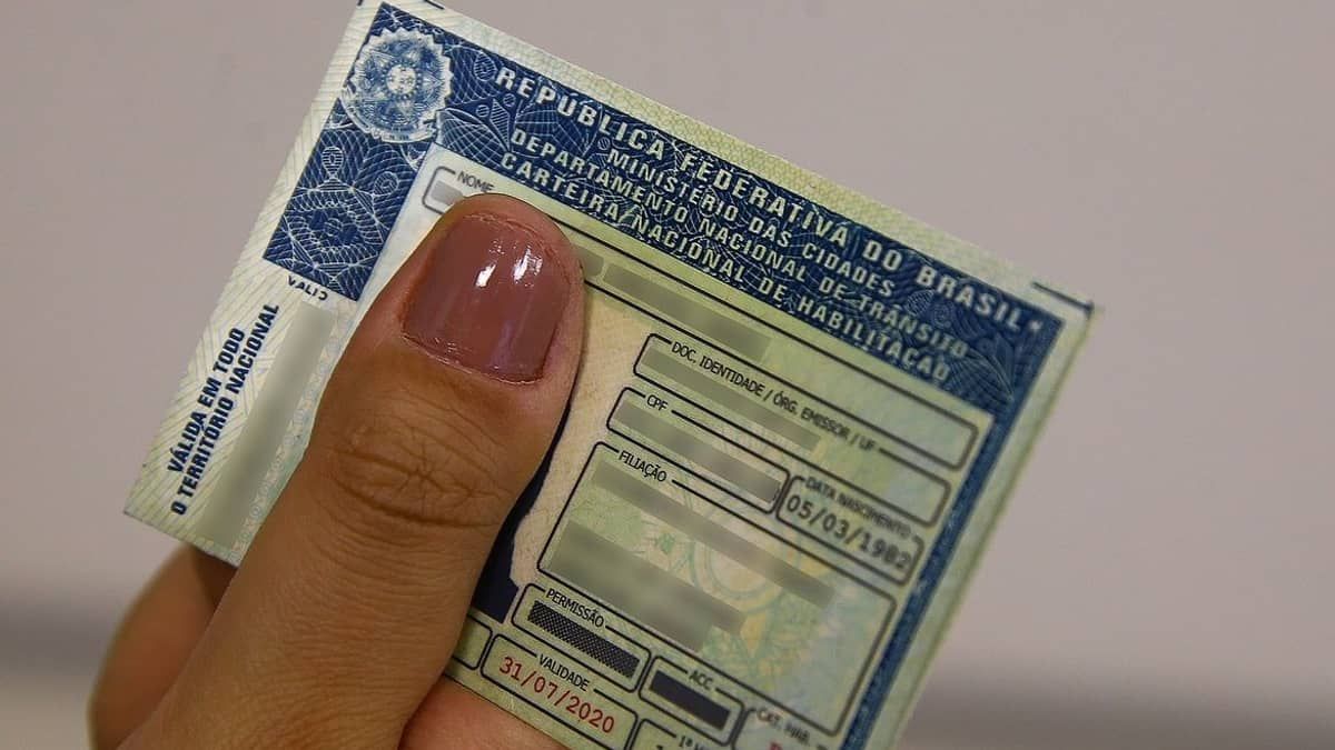 Prazo de renovação da CNH volta a ser de apenas 30 dias; entenda mudança
