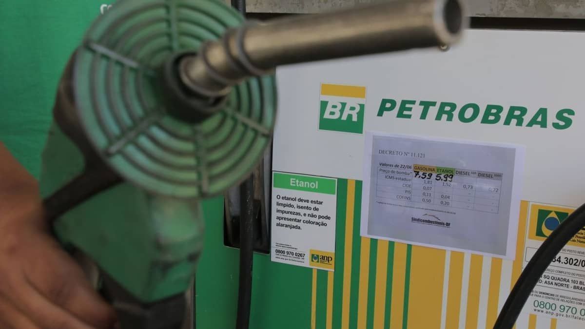Petrobras reduz R$ 0,40 no preço do diesel 