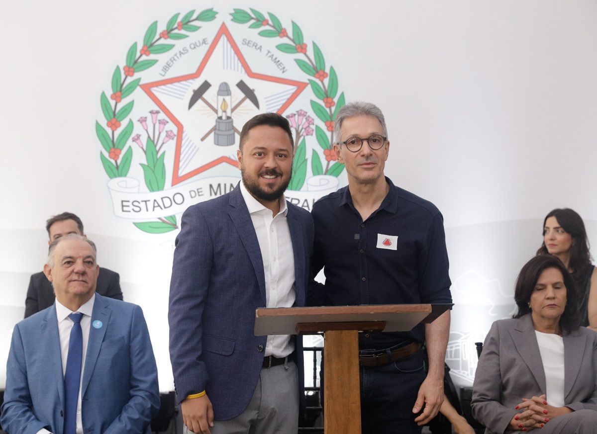 Romeu Zema participa da posse do prefeito de Nova Lima como presidente da Granbel