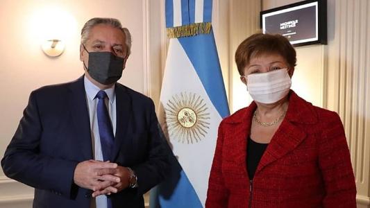 o presidente argentino Alberto Fernández em encontro com diretora-gerente do FMI, Kristalina Georgieva