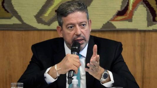 O presidente Arthur Lira (PP-AL) colocará a reforma tributária para votação no plenário da Câmara dos Deputados nesta noite de quinta-feira (6)