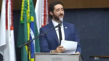 O presidente da Câmara, Gabriel Azevedo