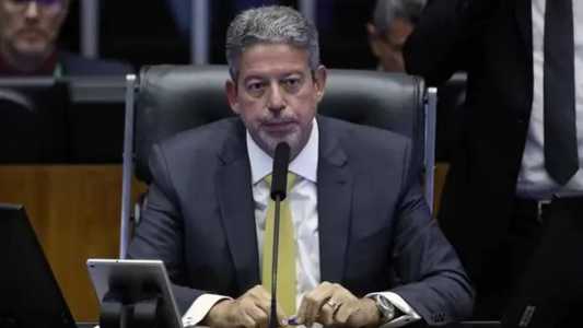 O presidente da Câmara, Arthur Lira (PP-AL), cancelou reunião com líderes nesta noite de segunda-feira (14)
