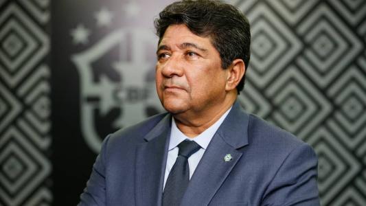 O presidente da CBF, Ednaldo Rodrigues, é o chefe da delegação brasileiro no Peru