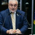 Presidente da Petrobras nega que tenha discutido preço de combustíveis com Lula 