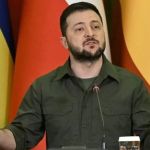 Zelensky afirma que alívio de sanções ao petróleo russo é 'dinheiro para guerra'