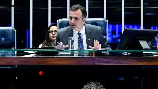 O presidente do Congresso Nacional, Rodrigo Pacheco (PSD-MG), disse nessa sexta-feira (20) que discussão sobre o marco temporal não deve ocorrer na sessão de quinta-feira (26)