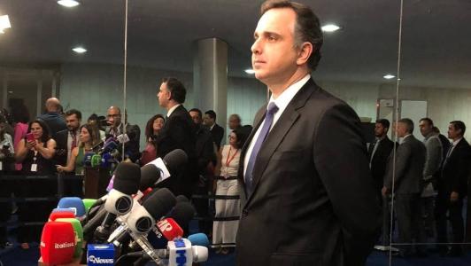 O presidente do Senado, Rodrigo Pacheco (PSD-MG), concedeu entrevista coletiva na tarde desta terça-feira (24)