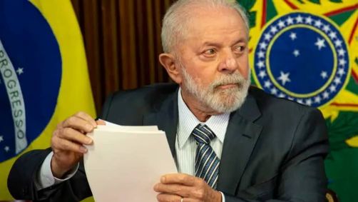 O presidente eleito da Argentina, Javier Milei, enviou uma carta ao presidente Luiz Inácio Lula da Silva, convidando para a cerimônia de posse, que irá ocorrer em 10 de dezembro