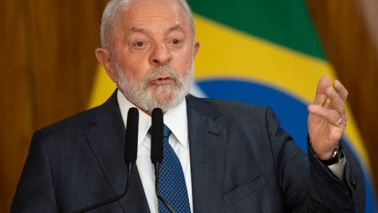 O presidente Luiz Inácio Lula da Silva assinou nesta quarta-feira (1) um decreto que autoriza o emprego das Forças Armadas nos portos e aeroportos