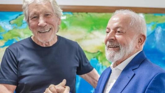 O presidente Luiz Inácio Lula da Silva recebeu a visita do músico britânico Roger Waters, ex-integrante do Pink Floyd, nesta segunda-feira (23), no Palácio do Planalto