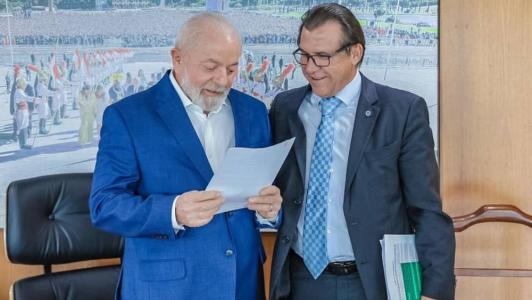 O presidente Luiz Inácio Lula da Silva se reuniu, na tarde desta segunda-feira (23), com o ministro do Trabalho e Emprego, Luiz Marinho