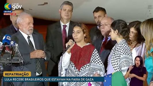 O presidente Luiz Inácio Lula da Silva recepcionou nesta segunda-feira (13) os 32 brasileiros e familiares palestinos