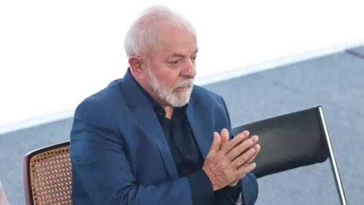 O presidente Luiz Inácio Lula da Silva divulgou uma nota, neste domingo, (26), lamentando a morte do diplomata e historiador Alberto da Costa e Silva, de 92 anos