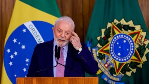 O presidente Luiz Inácio Lula da Silva assinou nesta quarta-feira (1) o decreto que autoriza o emprego das Forças Armadas nos portos e aeroportos do RJ e SP