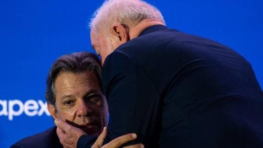 O presidente Luiz Inácio Lula da Silva (PT) e o ministro Fernando Haddad divergiram publicamente sobre a meta fiscal de déficit zero para 2024