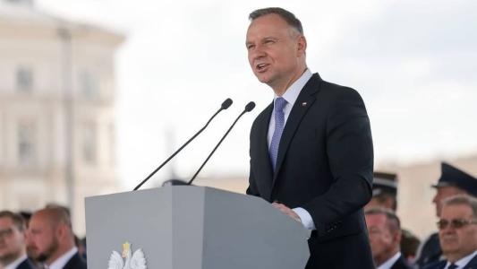 O presidente polonês, Andrzej Duda, na Ucrânia neste domingo (9), insistiu na necessidade de os aliados ocidentais se manterem unidos em torno do país em guerra