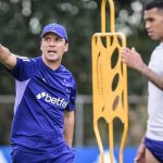 Cruzeiro mostra detalhes de primeiro encontro de Zé Ricardo com elenco