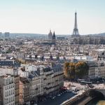 Homem mata turista a facadas em Paris e fere uma pessoa; polícia suspeita de terrorismo