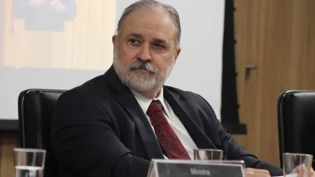 O procurador-geral da república, Augusto Aras, deixa o cargo nesta terça-feira (26)