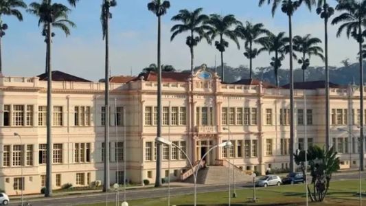 O professor foi demitido no dia 25 de julho