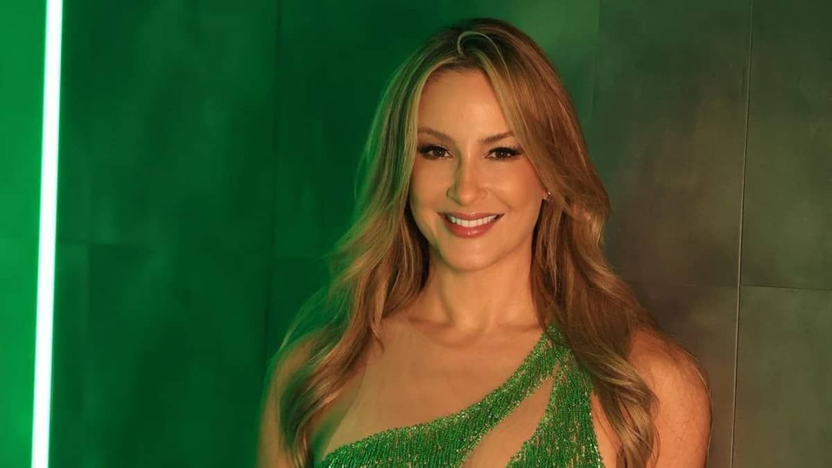 Cláudia Leitte promete agitar o carnaval com novo álbum: REALVERSO - Lado A