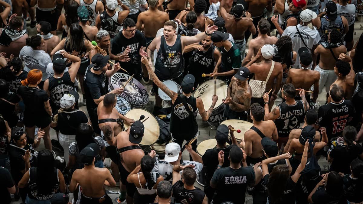 Torcedor do Atlético cria música baseada em sucesso dos Beatles; confira