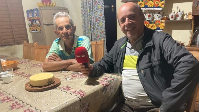 O queijo produzido na fazenda do Sr. Zé Mário é disputadíssimo; cada peça custa R$ 100