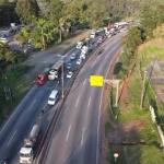 Acidente entre carreta e caminhão complica o trânsito no Anel Rodoviário, na região Oeste de BH