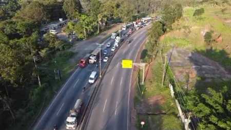 O reflexo já é de três quilômetros de congestionamento