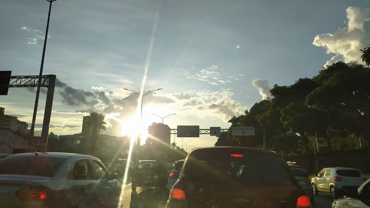 Previsão do tempo: Belo Horizonte tem calor de 30°C e pancadas de chuva nesta sexta-feira de Carnaval 