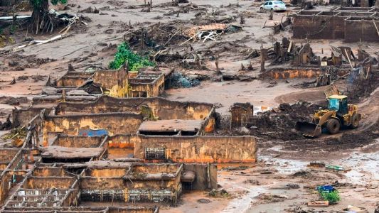 O rompimento da barragem de Fundão, em Mariana, causou 19 mortes e gerou dano ambiental ainda incalculável