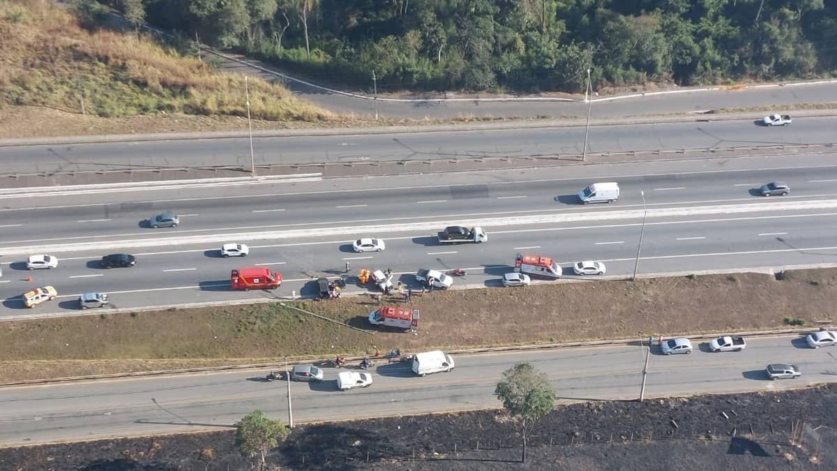 Engavetamento deixa feridos na MG-10, na Grande BH 