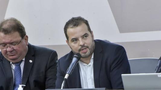 O secretário de Infraestrutura, Pedro Bruno, durante audiência na ALMG