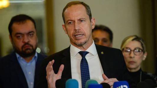 O secretário-executivo do Ministério da Justiça e Segurança Pública, Ricardo Cappelli, vai se reunir nesta sexta-feira (6) com o governador do Rio de Janeiro, Claudio Castro, para tratar do inquérito sobre a morte de três médicos