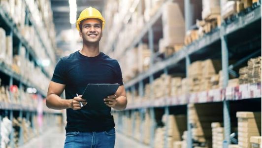 O segmento que mais dispõe de vagas em aberto é o da indústria na função de alimentador de linha de produção