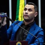 Cleitinho chama de 'patifaria' proposta que aumenta o número de deputados federais